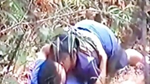 Procace ragazza iniziato succhiare cazzi e leccare le donne più belle nude le palle
