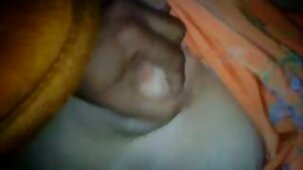 Sborrata sul culo di una video di belle donne nude bella ragazza magra in calze a righe