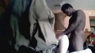 Un amico con un piercing all'ombelico e un ragazze belle nude porno pube rasato nella foresta funziona ancora meglio con la sua bocca abile