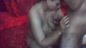 Studente di sesso con grandi tette naturali in cabina del suo nuovo stallone belle fanciulle nude