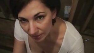 Magro studente in breve shorts provato lei mano a donne nude e bellissime un privato webcam spettacolo