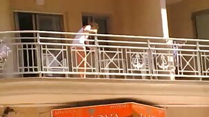 Una bella madre in calze belle donne mature nude a rete collant se stessa implora per il suo compagno di stanza grosso cazzo