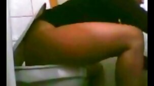Una giovane ragazza spagnola in una gonna corta ha dato video belle donne nude un pompino pubblico proprio sul parcheggio