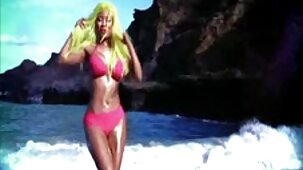 Un viaggiatore russo in un cappello belle donne di colore nude di paglia ha recitato in un nuovo porno fatto in casa