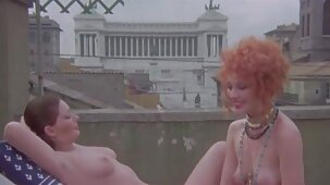 La ragazza dai capelli rossi ha preso un piccolo belle donne sexy nude cazzo nella bocca di un grasso uomo barbuto