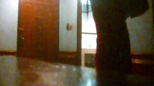 Un figlio adulto scopa la sua matrigna e pugni la donne stupende nude sua vagina con la sua mano