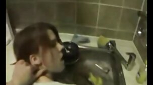 Una donna indiana donne nude e belle con un grosso culo e una figa pelosa ha adempiuto al suo dovere coniugale