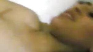 A causa di nuove sanzioni da parte della giovane donna, il povero scopa belle fanciulle nude con la brutta vecchia bionda