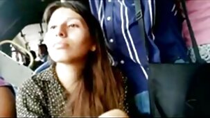 Ha preso la metà belle ragazze nude dello stipendio di una prostituta costosa con un plug anale nel culo