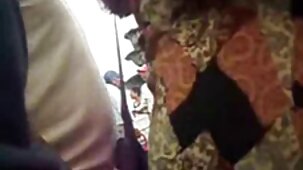 La vita sessuale belle donne in carne nude di una ragazza snella in calze con seni eretti