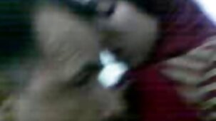 Dopo lunghe prove, il ragazzo ha insegnato al suo pulcino con un pube rasato a prendere la sua guancia alla prima nude bellissime parola
