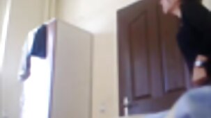 Paffuto mamma assolo dildo con gli occhiali e figa pelosa belle donne svestite