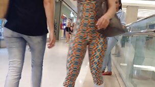Uno studente in cucina si sta preparando a prendere il cazzo del suo amante in una posa alla pecorina in donne belle e nude prima persona