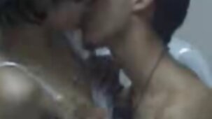 I coniugi sono soddisfatti belle nere nude a letto dopo un'altra lite