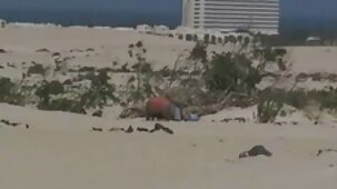 Ragazza giapponese geme ad alta voce e scopa se stessa ragazze belle nude con un dildo nel culo